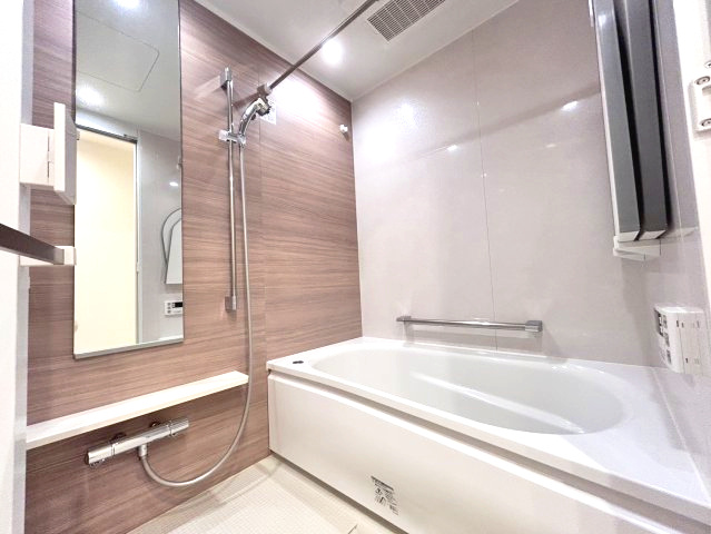 アンビシャス上尾の浴室|落ち着いた色合いと清潔感のあるお風呂で、日々の疲れも癒されます。