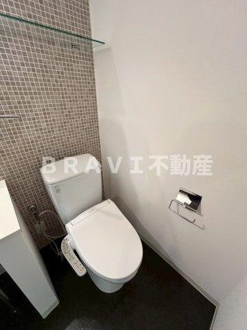 プライムアーバン堺筋本町　BRAVI不動産のトイレ|【プライムアーバン堺筋本町】落ち着いた色調のトイレです