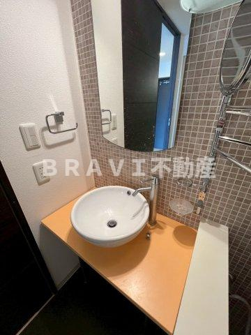 プライムアーバン堺筋本町　BRAVI不動産の独立洗面台|【プライムアーバン堺筋本町】朝の身支度には欠かせない独立洗面化粧台