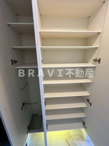 プライムアーバン堺筋本町　BRAVI不動産の収納|【プライムアーバン堺筋本町】シューズボックスです