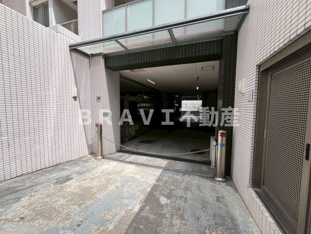 プライムアーバン堺筋本町　BRAVI不動産の駐車場|【プライムアーバン堺筋本町】駐車場に車を止められます