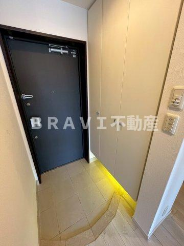 プライムアーバン堺筋本町　BRAVI不動産の玄関|【プライムアーバン堺筋本町】明るい玄関です