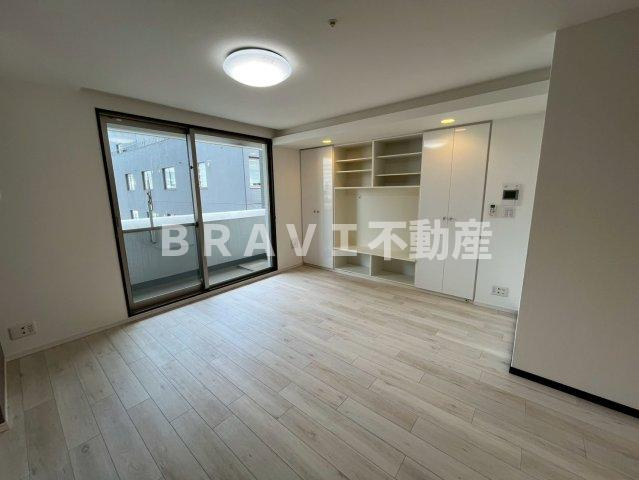 プライムアーバン堺筋本町　BRAVI不動産の居間・リビング|【プライムアーバン堺筋本町】おしゃれな居間です