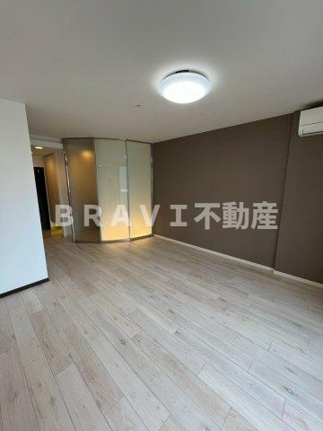プライムアーバン堺筋本町　BRAVI不動産の居間・リビング|【プライムアーバン堺筋本町】ゆったり過ごせるリビングです