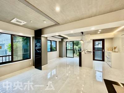 【居間・リビング】 | カーサ・ベルデ一之江 | リビングダイニング