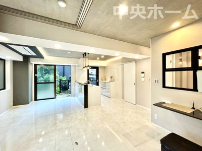 【居間・リビング】 | カーサ・ベルデ一之江 | 【居間・リビング】「ＬＤＫは家族団らんをデザイン」広いＬＤＫでは家族が集まり一緒の時間を過ごせる工夫がされております。何気ない一日の当たり前のひとコマがいつか一生の宝物になります