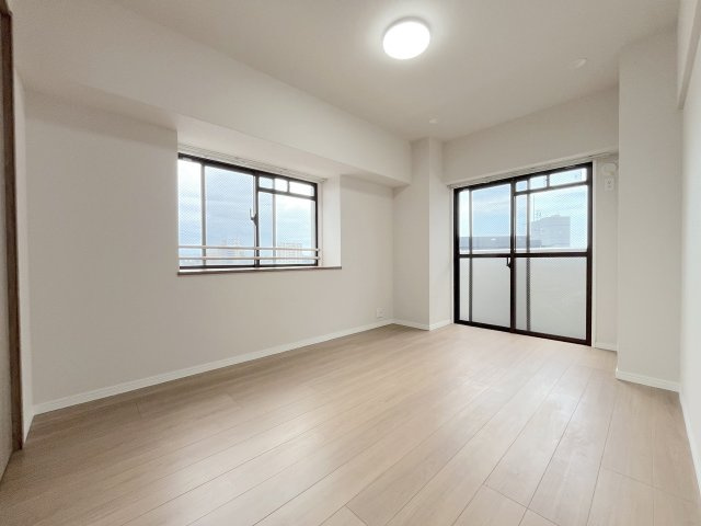 アンピール箱崎東の洋室