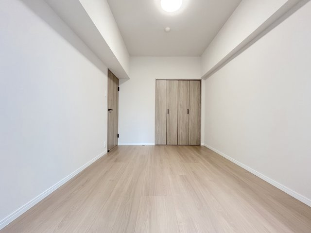 アンピール箱崎東の洋室