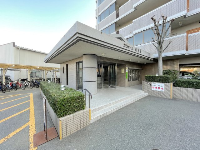 アンピール箱崎東のエントランス