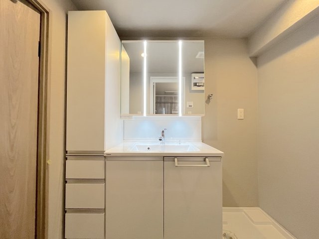 アンピール箱崎東の独立洗面台