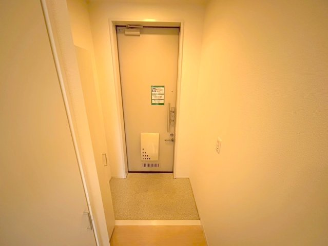 メゾン・ド・メトロ西中島南方の玄関