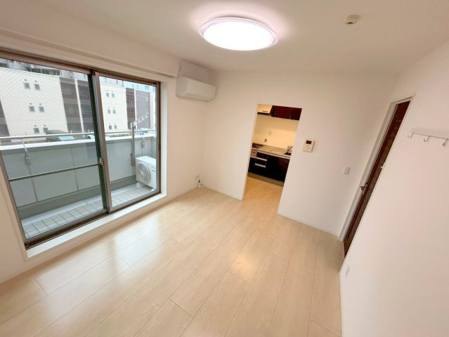 メゾン・ド・メトロ西中島南方の居間・リビング