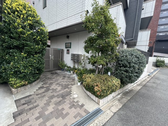 メゾン・ド・メトロ西中島南方のエントランス