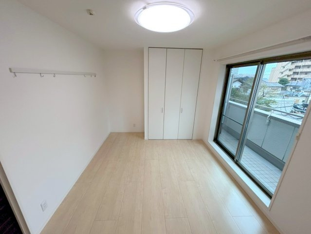 メゾン・ド・メトロ西中島南方の寝室