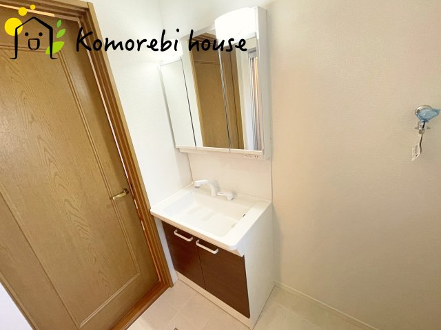 さいたま市見沼区春岡　中古一戸建ての独立洗面台|独立洗面台、朝の身支度には欠かせません