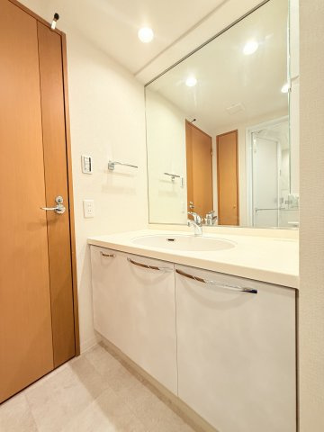 【独立洗面台】 | グレイス茅ヶ崎ソレアード | 洗面台です。
髪のセットやお化粧もストレスなくこなせ、
朝から気分良く通勤通学に向かえます！