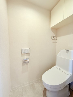 【トイレ】 | グレイス茅ヶ崎ソレアード | 温水洗浄便座付のトイレです。 毎日使う場所だから、
より快適な空間に仕上げられています。