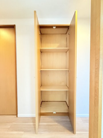 【収納】 | グレイス茅ヶ崎ソレアード | 廊下にある物入です。
広々と収納できるようになっております。