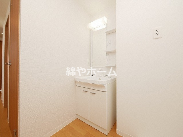 FLレジデンス心斎首府の独立洗面台|独立洗面台、小物を置くことができて便利です
