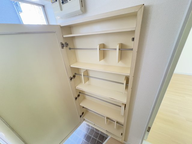 ジュネパレス市川第21の収納