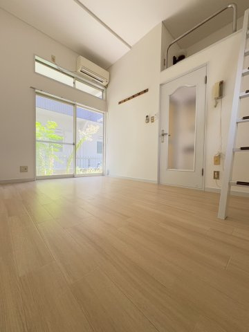 ジュネパレス市川第21の居間・リビング