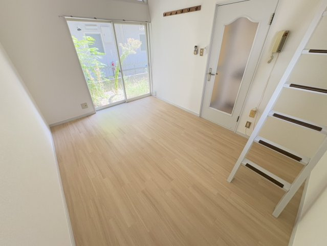 ジュネパレス市川第21の居間・リビング