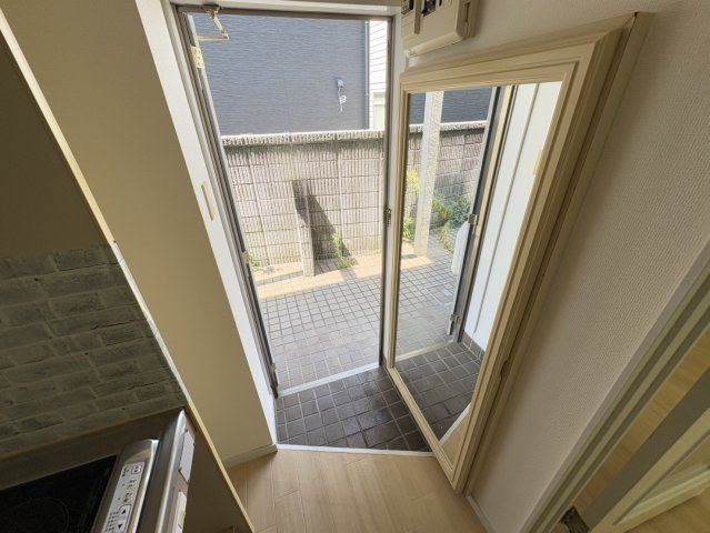 ジュネパレス市川第21の玄関