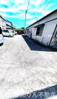 【駐車場】 | 西川アパート | 駐車場に車を止められます