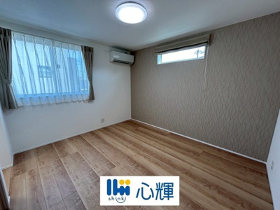 【洋室】 | オーヴィジョンホーム西小串（１号地） | 住まう方でカスタマイズして頂けるシンプルなデザインの内装。ご自身で素敵な空間を創り上げられます。