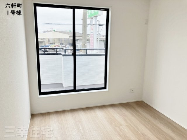 碧南市六軒町の洋室|洋室5.2帖。南向き