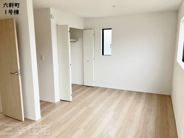 碧南市六軒町の洋室|北面のとっても広い洋室10帖