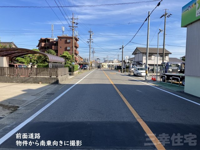 碧南市六軒町の前面道路含む現地写真|前面道路が広いからお車の乗り入れもらくらくです♪