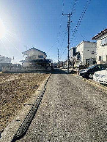 前橋市河原浜町　土地の前面道路含む現地写真|前面道路4ｍ。車通りも少なく静かです。