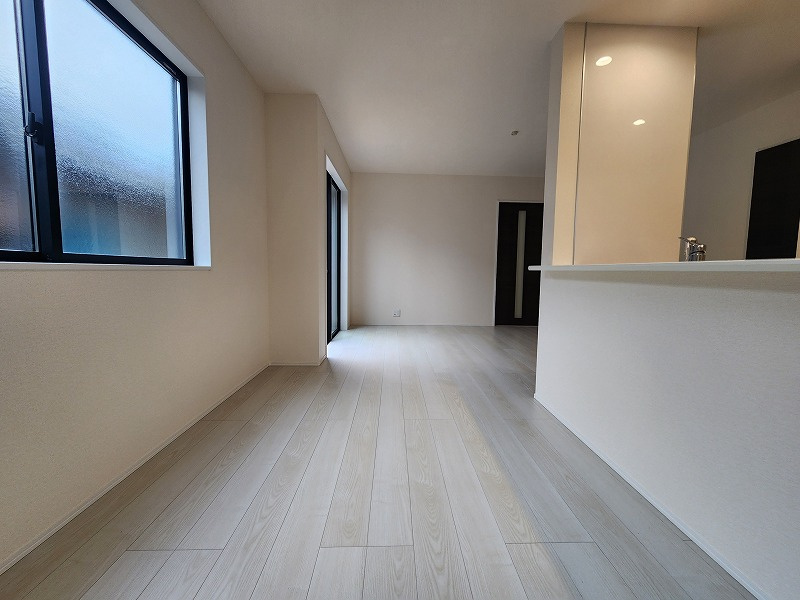 小牧市間々原新田　新築戸建の居間・リビング|こちらのリビングで趣味の時間をお楽しみください