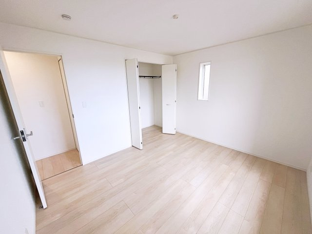 新築戸建・建売　いわき市平下平窪第6　Cradle Garden　全6棟の洋室|明るい2面採光と清潔感のある白基調で、毎日の暮らしが気持ちよく過ごせる洋室です！