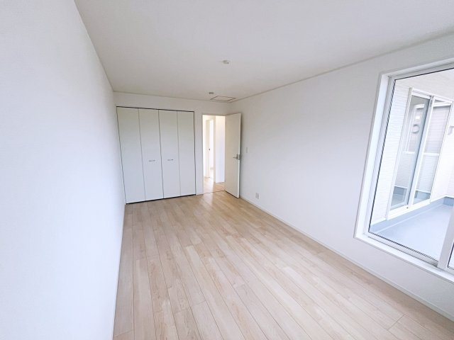 新築戸建・建売　いわき市平下平窪第6　Cradle Garden　全6棟の洋室|ホワイトベースの爽やかな洋室！2面採光で日差しがしっかり入り、朝もすっきり目覚められます♪