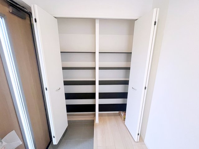 新築戸建・建売　いわき市平下平窪第6　Cradle Garden　全6棟の収納|可動棚付きなので物の大きさによって高さを変えられるので便利！