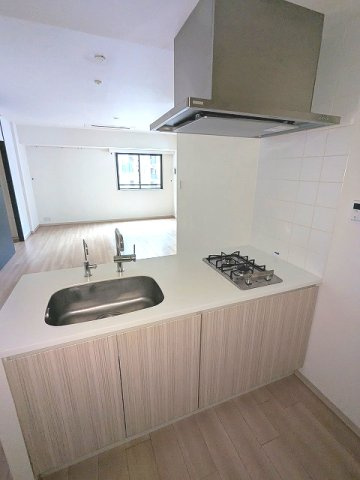 RESIDIA日本橋馬喰町Ⅲのキッチン|ガス2口カウンターキッチン、浄水器