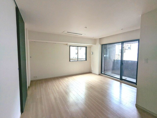 RESIDIA日本橋馬喰町Ⅲのバルコニー|リビングに床暖房、ビルトインエアコン、カウンターキッチン、角部屋2面採光