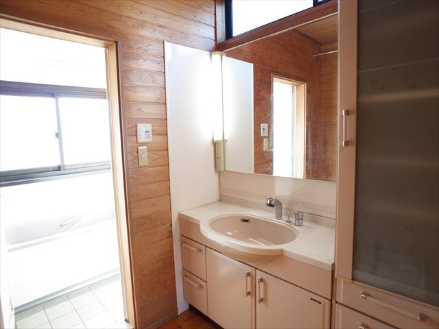 東松山市松山町1丁目　中古戸建の独立洗面台