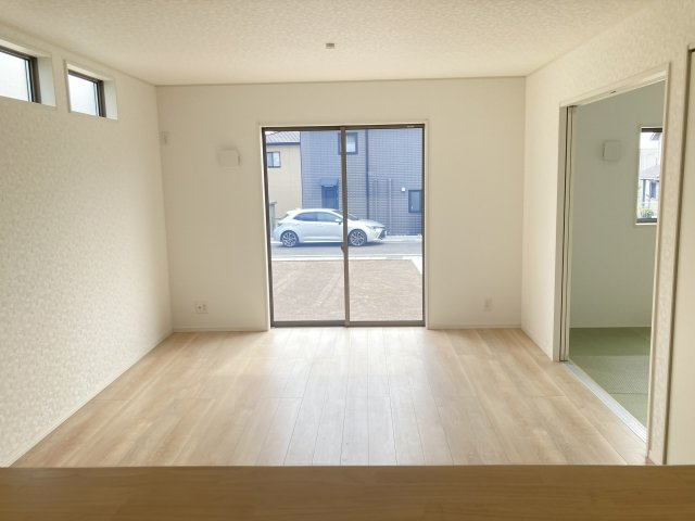 クレイドルガーデン前橋市粕川町女渕第２　２号棟の居間・リビング|カウンターキッチンなのでお料理をしながら会話もできます。
夕食の支度をしながら、お子様の様子も見られて自然と会話も増えますよ♪
