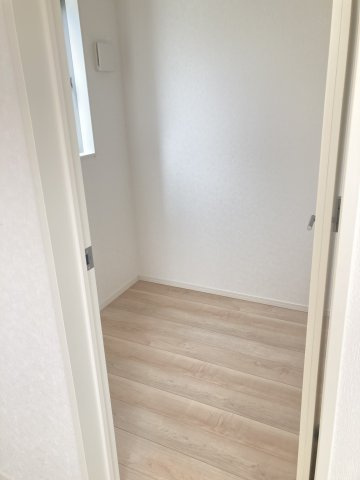 クレイドルガーデン前橋市粕川町女渕第２　２号棟のその他|２帖の広さのテレワークルーム付き♪在宅ワークにも便利ですよ。