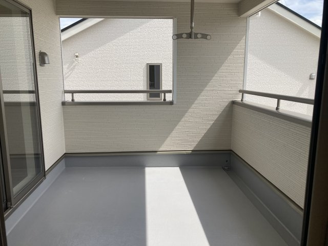 クレイドルガーデン前橋市粕川町女渕第２　２号棟のバルコニー|陽当たり良好なインナーバルコニーです