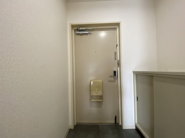 プレスト・コート壱番館の玄関
