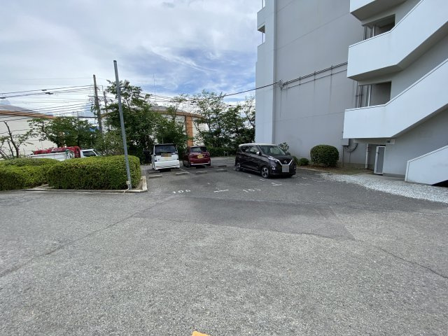 プレスト・コート壱番館の駐車場