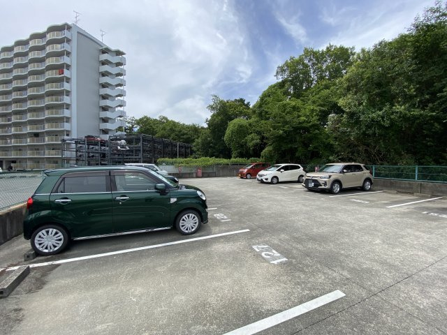 プレスト・コート壱番館の駐車場