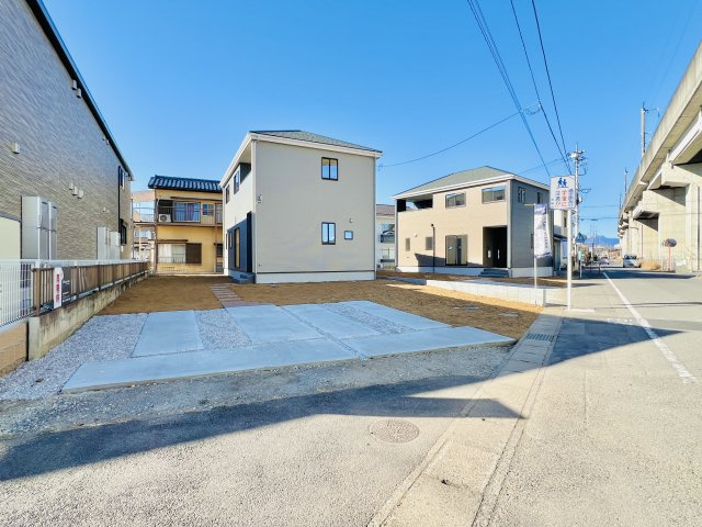 高崎市上佐野町の前面道路含む現地写真|駐車が苦手な方や大きい車をお持ちの方にもおススメ♪