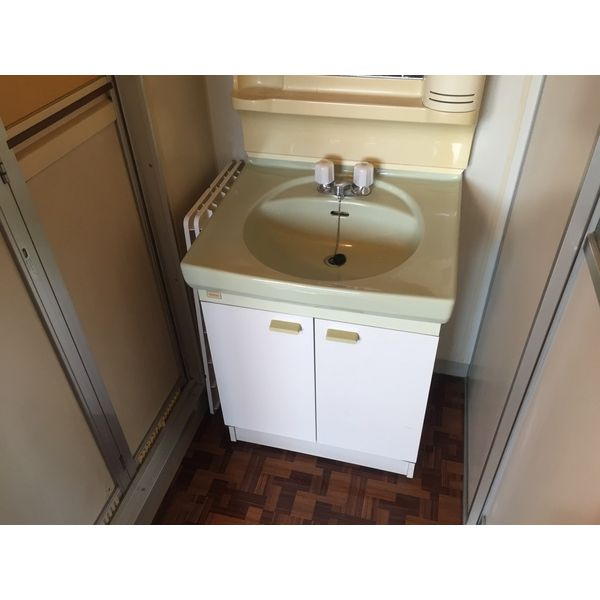 アクセスコートの独立洗面台