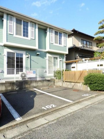 ニュークレストール光ケ丘の駐車場|駐車場があるので、車を買う予定の方も安心です