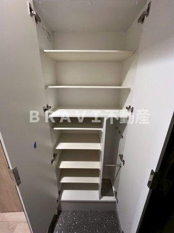 プレサンス堺筋本町エグゼブラン　BRAVI不動産の収納|【プレサンス堺筋本町エグゼブラン】シューズボックスです